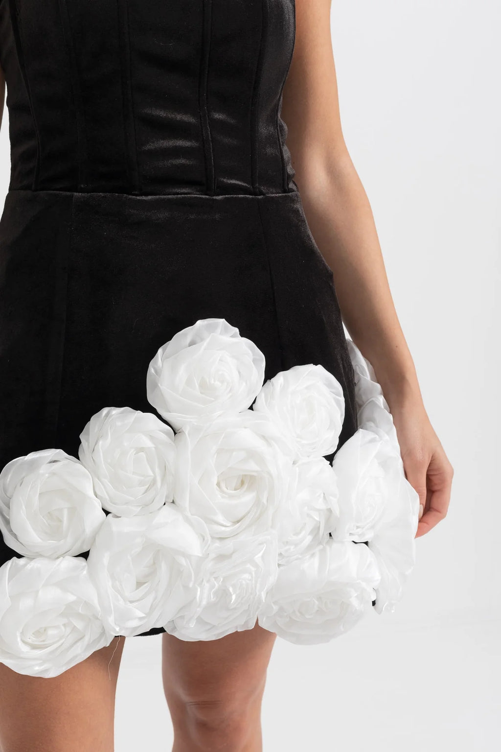ELEGANT MINI DRESS WITH WHITE ROSE EMBELLISHMENTS - BLACK